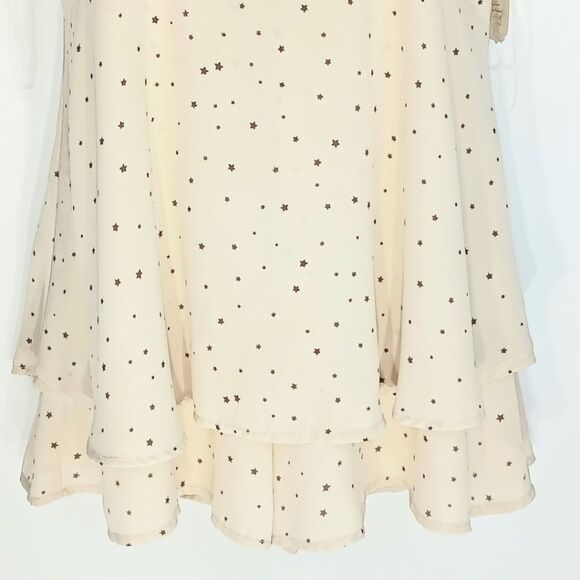 ALTAR’D STATE Women’s Beige Star Print Tiered Mini Dress Size Large NWT - Picture 4 of 13
